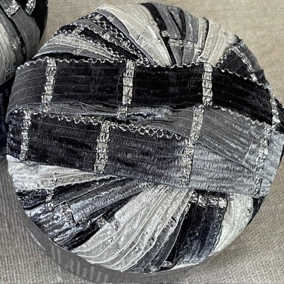 Lot of 2 Premier Yarns Starry Night 1.75oz 60 yds SILVER SCREEN 5-Bulky #37-01 - Picture 3 of 3